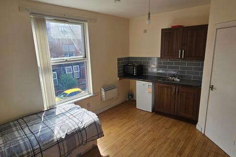 Studio to rent, Flat ,  Westbourne Street, Leeds