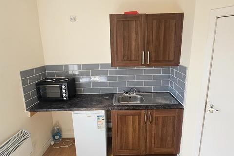 Studio to rent, Flat ,  Westbourne Street, Leeds