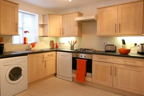 1 bedroom in a house share to rent, Mast House Terrace, London, E14