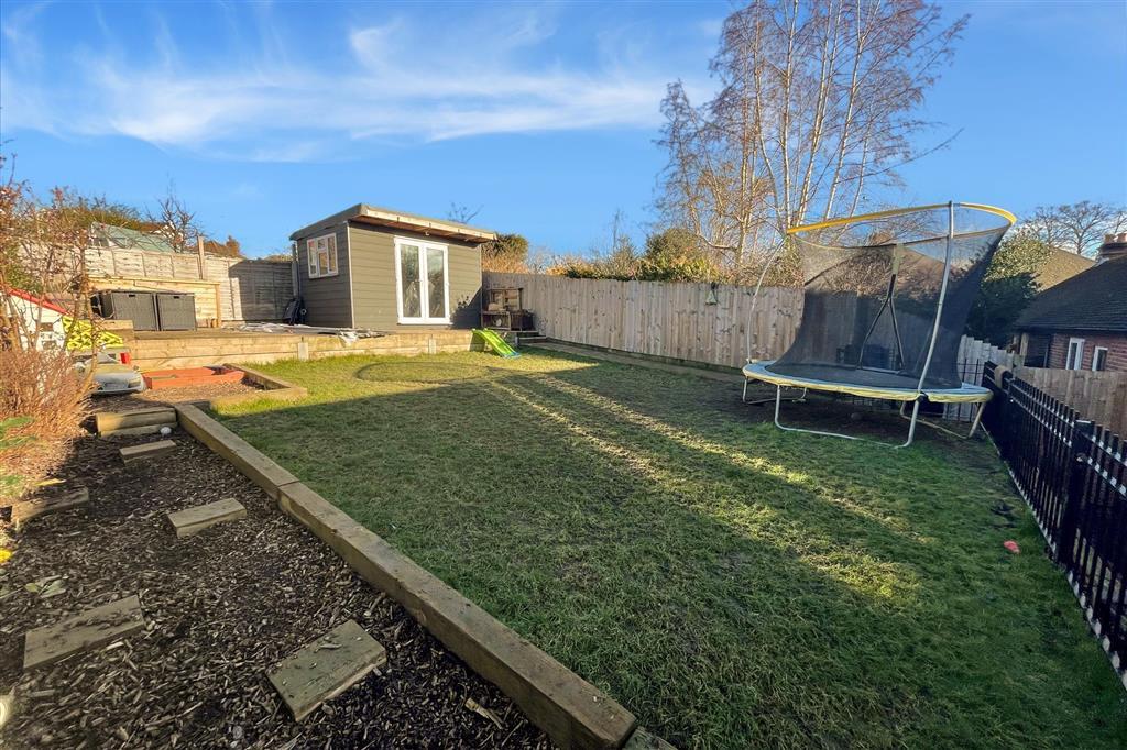 Holtye Road, East Grinstead, West Sussex 1 bed terraced bungalow £290,000