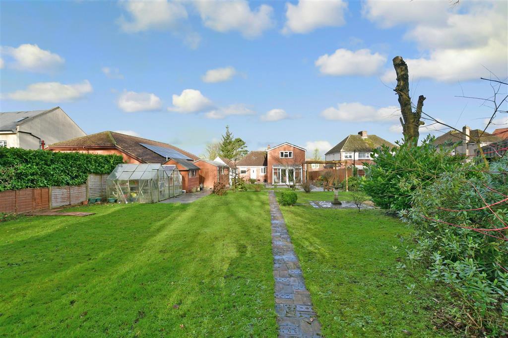 Robin Hood Lane, Bluebell Hill Village, Chatham, Kent 4 bed bungalow