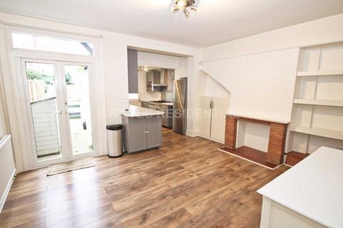 4 bedroom terraced house to rent, Blagdon Road, New Malden