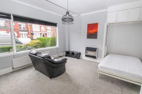 1 bedroom flat to rent, Forest Drive West, Leytonstone, London, E11 1JZ