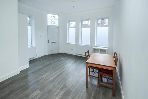 1 bedroom flat to rent, Grove Green Road, Leytonstone, London, E11 4EA