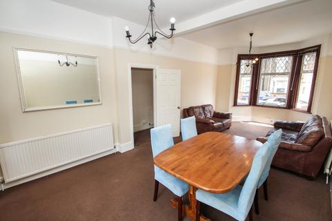 3 bedroom end of terrace house to rent, Murchison Road, London, Greater London, E10 6LU