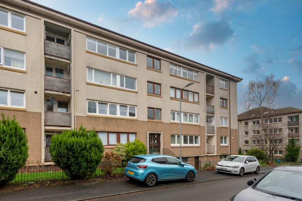 Keal Avenue, Flat 3/2, Blairdardie, Glasgow, G15 6NX 2 bed flat £69,000