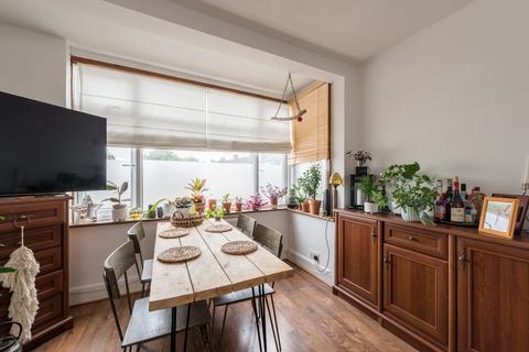 8 Overton Road, London, E10 7NN