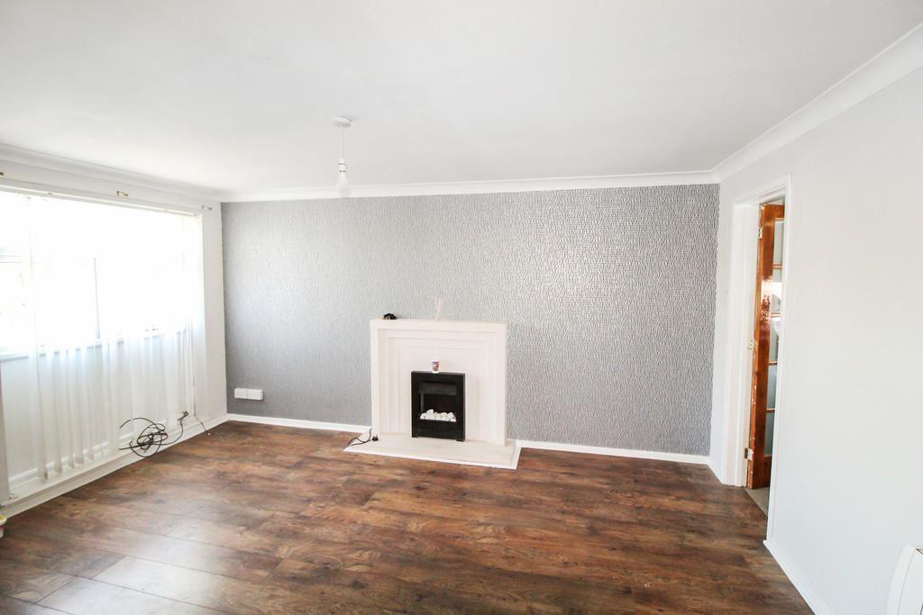 Holystone Avenue, Blyth, Northumberland, NE24 4QD 2 bed flat £50,000