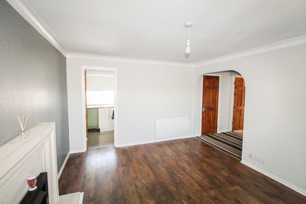 Holystone Avenue, Blyth, Northumberland, NE24 4QD 2 bed flat £50,000