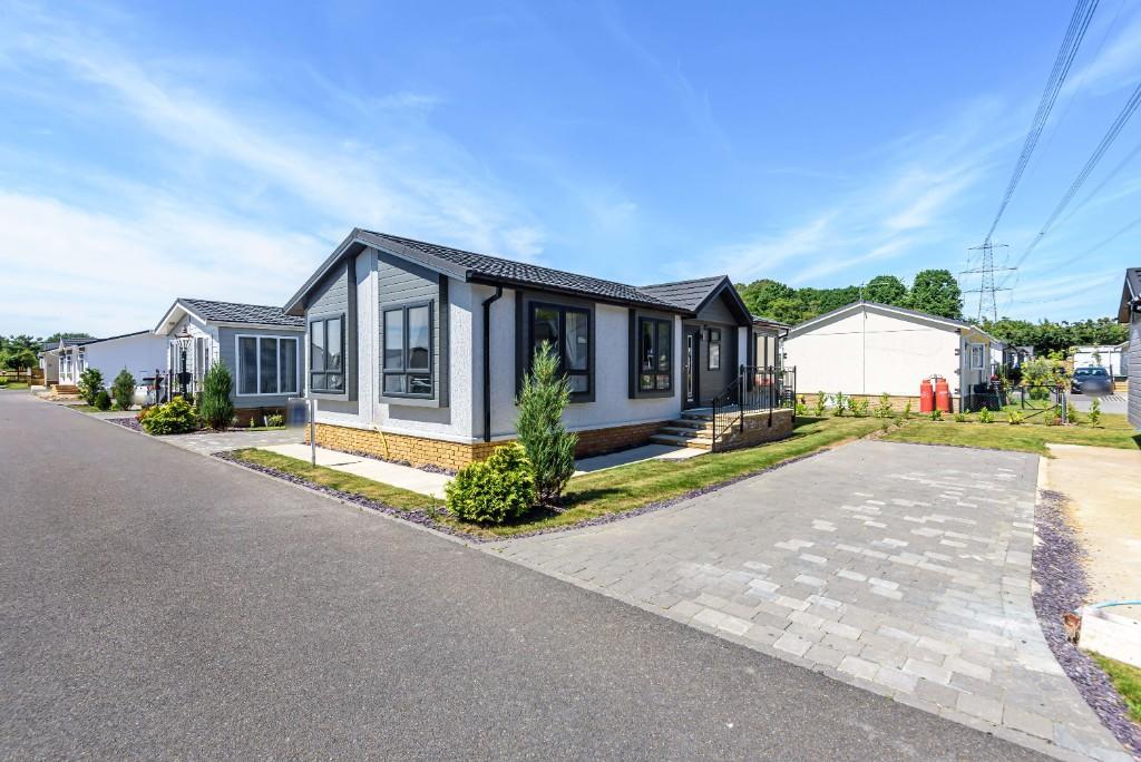 Wimborne, Dorset, BH21 2 bed park home for sale £235,000