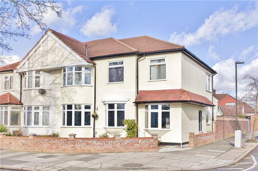Waverley Avenue, Twickenham, TW2 3 bed semidetached house £850,000