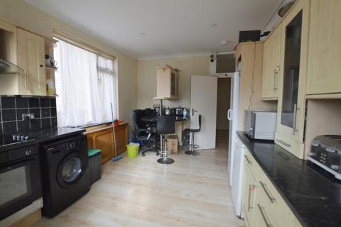 1 bedroom in a house share to rent, Crest Road, Parkstone, Poole, Dorset, BH12 3DR