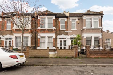 15 Hampton Road, London, E11 4BZ