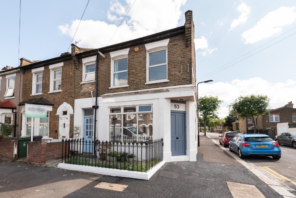 Oakdale Road, London, Greater London, E11 4DJ 2 bed flat £360,000