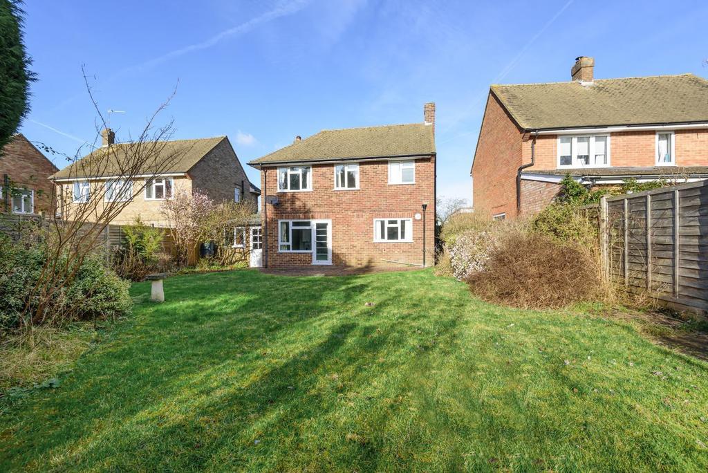 Orchard Gardens, Effingham, KT24 3 bed detached house £595,000