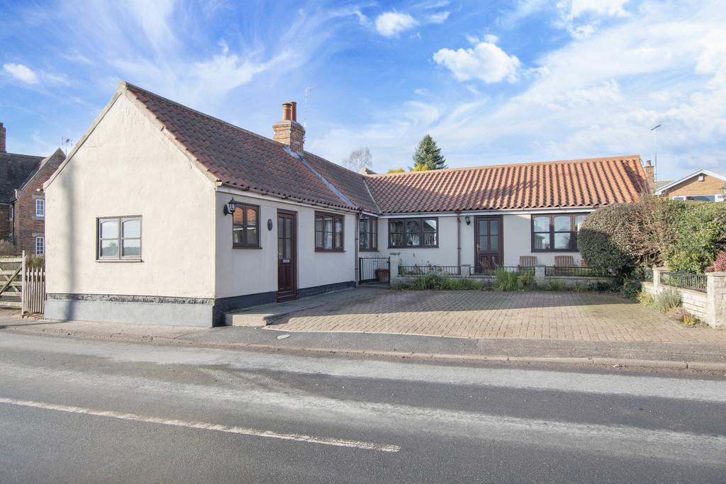 Main Street, Bothamsall, Retford 3 bed detached bungalow £190,000