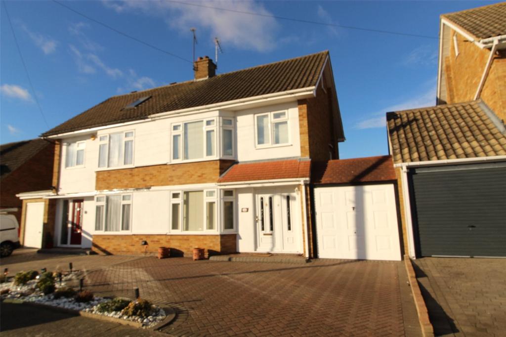 Woodlow, Thundersley, Benfleet, SS7 3 bed semidetached house £400,000