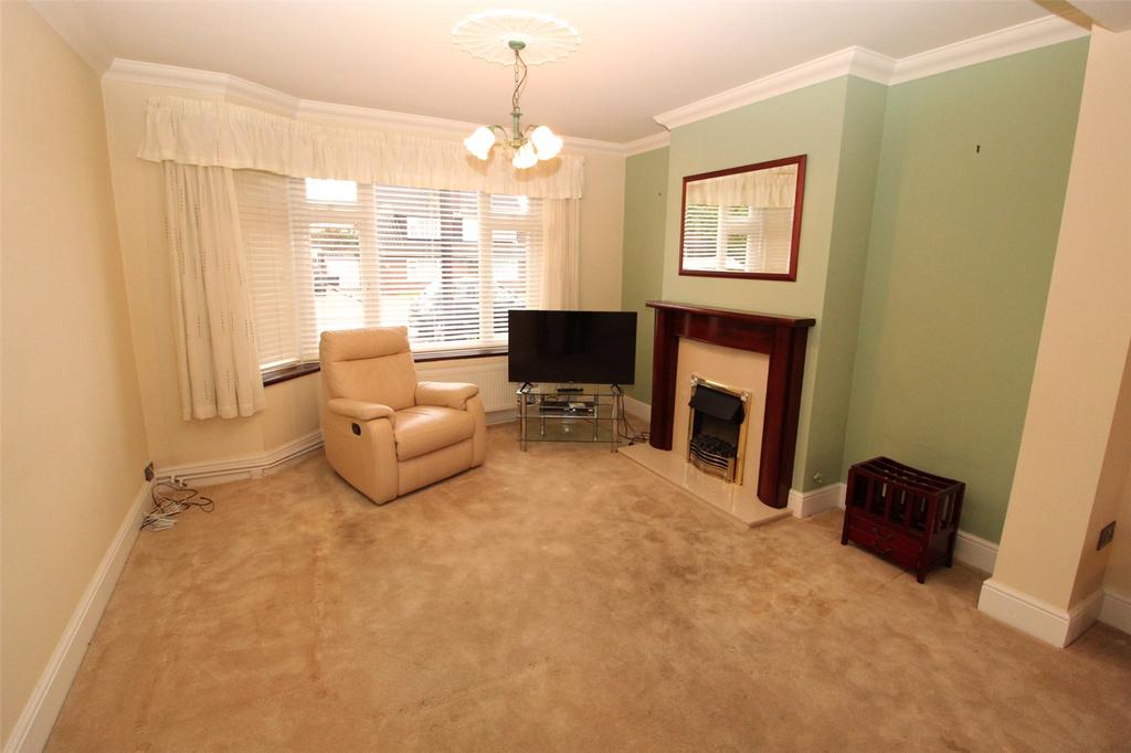 Woodlow, Thundersley, Benfleet, SS7 3 bed semidetached house £400,000