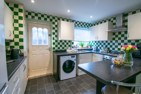 2 bedroom detached bungalow to rent, Cleveland Way, York YO32