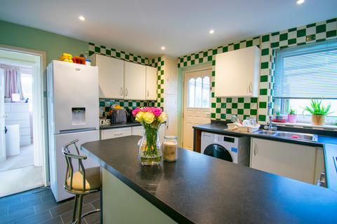 2 bedroom detached bungalow to rent, Cleveland Way, York YO32