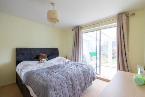 2 bedroom detached bungalow to rent, Cleveland Way, York YO32