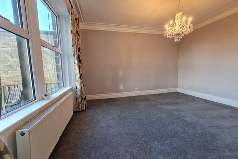 2 bedroom end of terrace house to rent, Harrogate Road, Leeds LS19