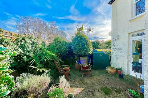 10 Watcombe Cottages, Kew, Richmond, TW9 3BD