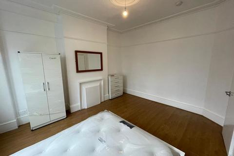 1 bedroom in a house share to rent - Waldeck Road, London