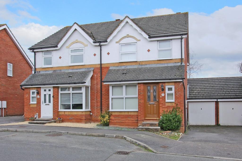 Leyton Way, Andover, SP10 3 bed semidetached house £300,000