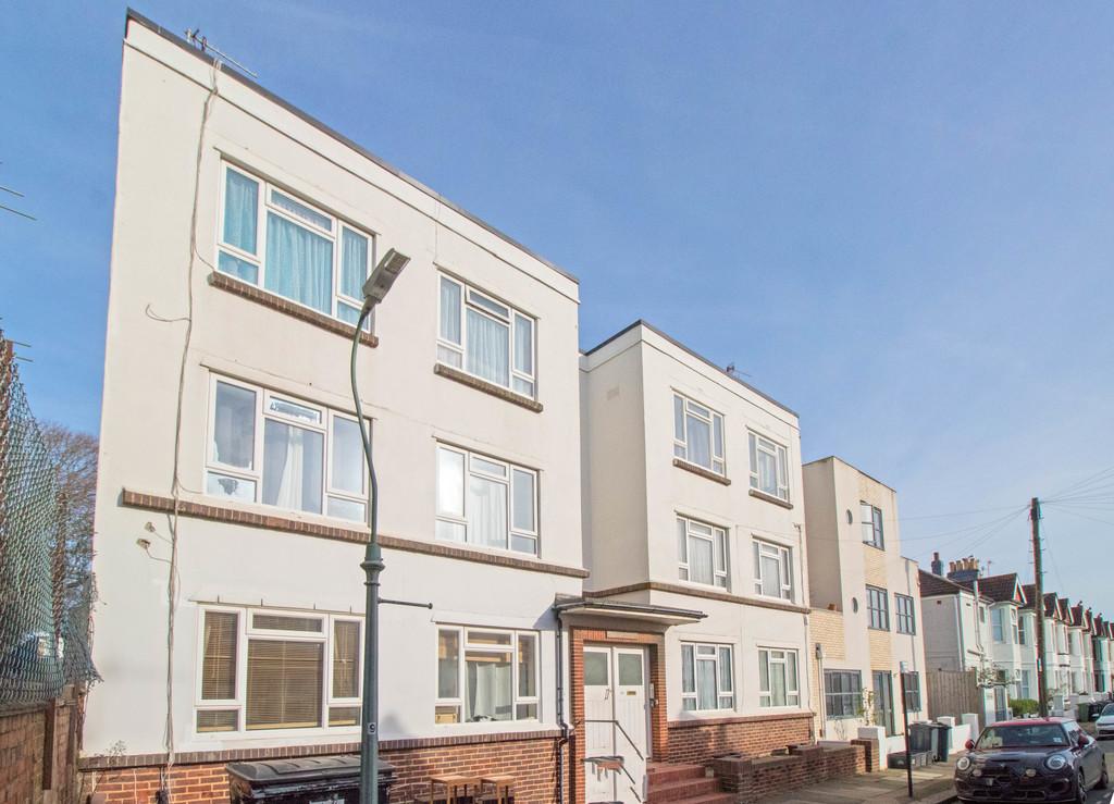 Grange Court, Payne Avenue, Hove 2 bed apartment £300,000