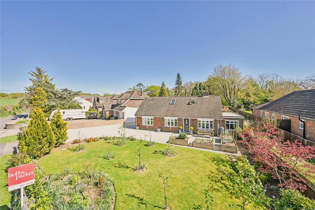 Sandyhurst Lane, Ashford, Kent, TN25 3 bed bungalow for sale £550,000