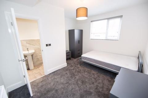 16 Burchett Terrace, Leeds, LS6 2LR