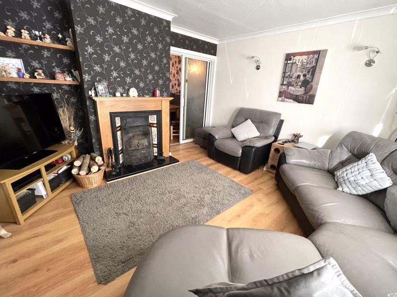 Meadow Road, Alcester 4 bed semidetached house £315,000