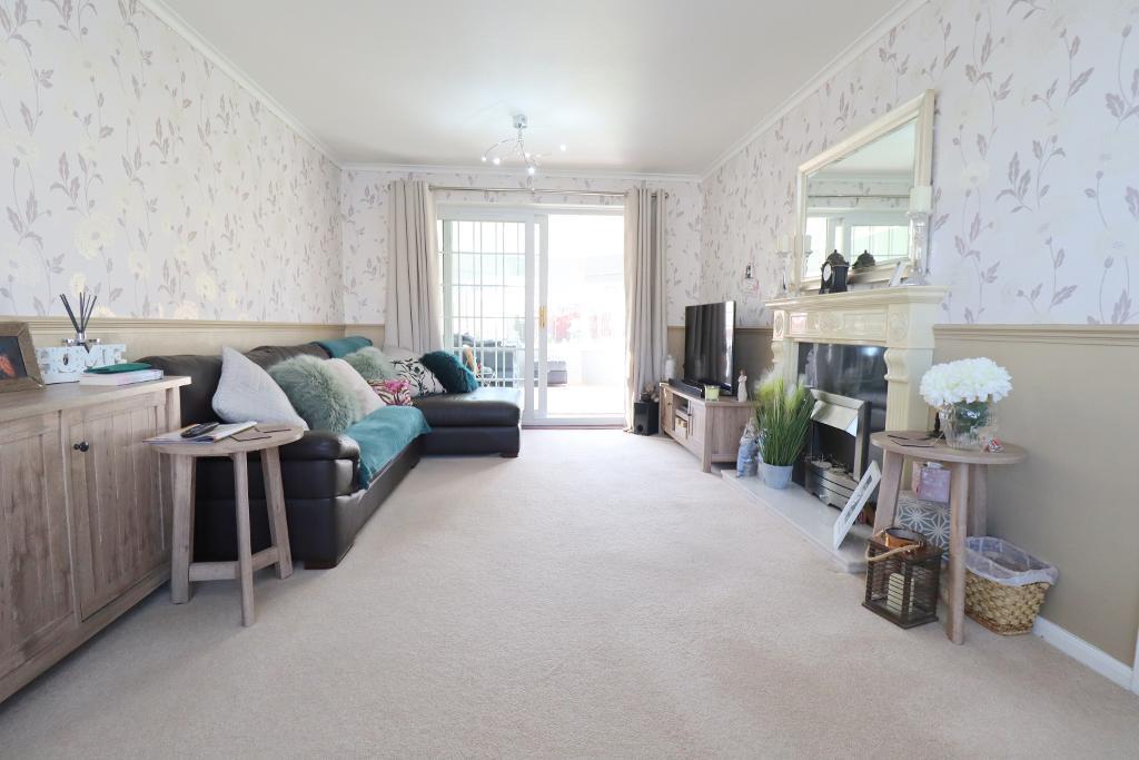 Bolingbroke Road, Farley Hill, Luton... 3 bed semidetached house £