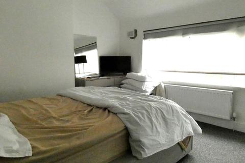 13 Palm Grove, London, W5 4AF
