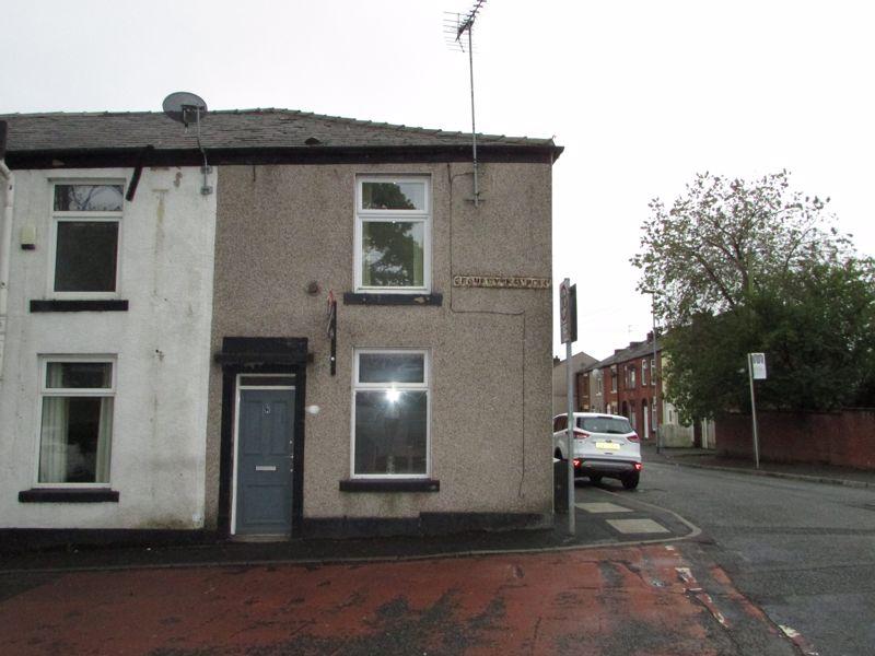 Cronkeyshaw Road Rochdale 1 bed end of terrace house £450 pcm (£104 pw)