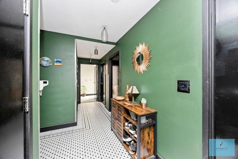 3 bedroom flat for sale, Hove Park Gardens, Hove, BN3
