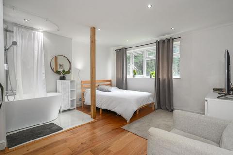 2 bedroom duplex for sale, Manor Road, Walton-On-Thames