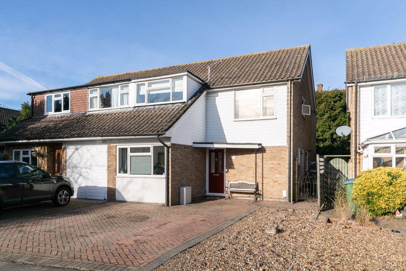 Kings Close, WaltonOnThames 3 bed semidetached house £640,000