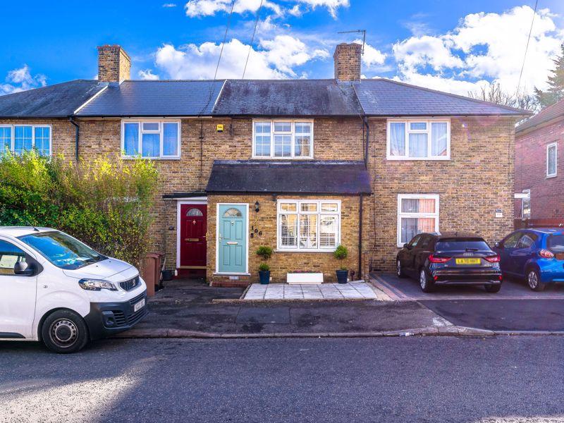 Thornton Road, Carshalton 2 bed terraced house £400,000