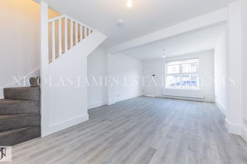 2 bedroom terraced house to rent, Delamare Road, Waltham Cross