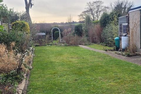18 Fairview Road, Istead Rise, Gravesend, DA13 9DR