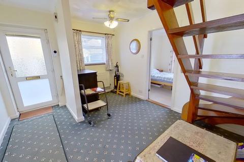 18 Fairview Road, Istead Rise, Gravesend, DA13 9DR