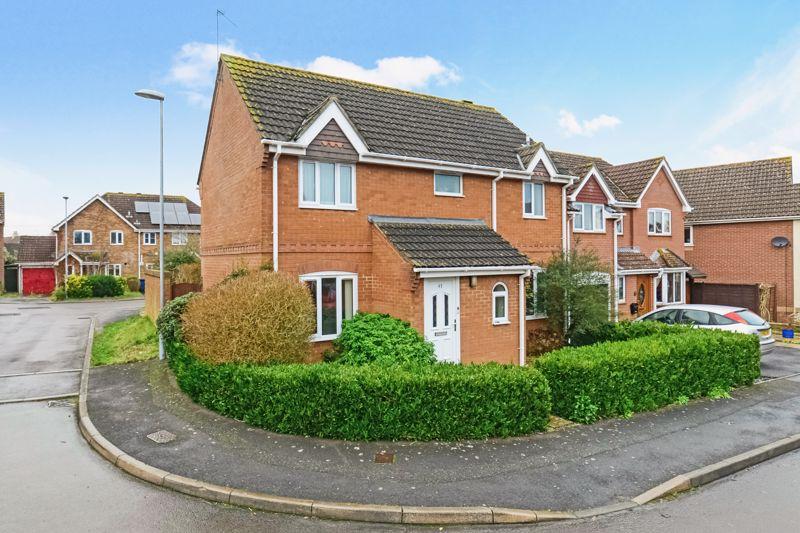 Cloverfields, Gillingham SP8 3 bed detached house £300,000