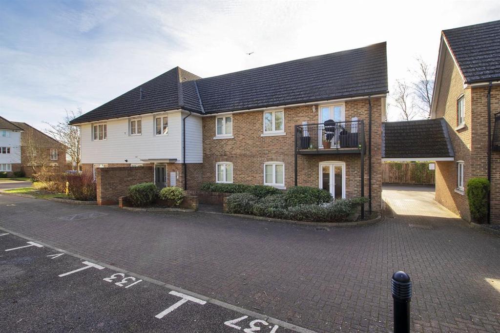 Albion Way, Edenbridge 2 bed apartment £275,000
