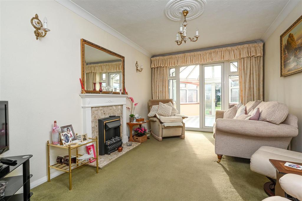 Burwood Road, Hersham, WaltonOnThames 2 bed detached house £600,000