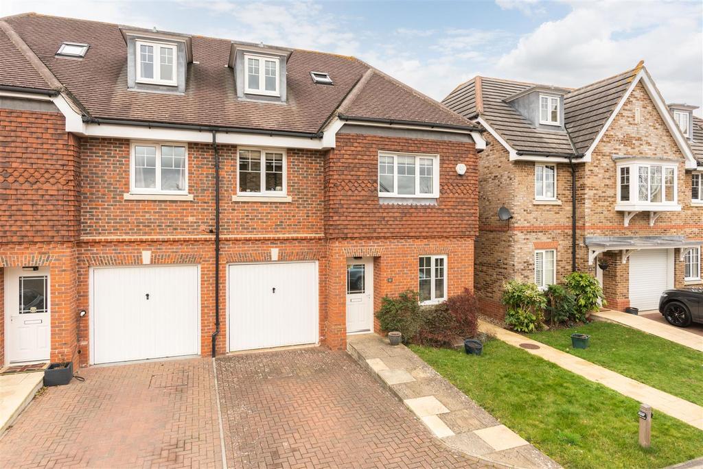 Cranbourne Close, Hersham... 4 bed semidetached house £825,000
