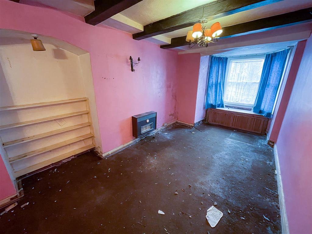 19 Goat Street, Haverfordwest SA61 1PX 4 bed townhouse £100,000