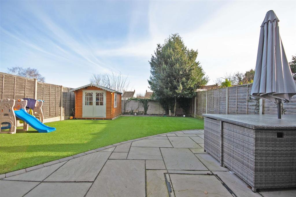 Bedells Avenue, Black Notley, Braintree 3 bed detached house £375,000