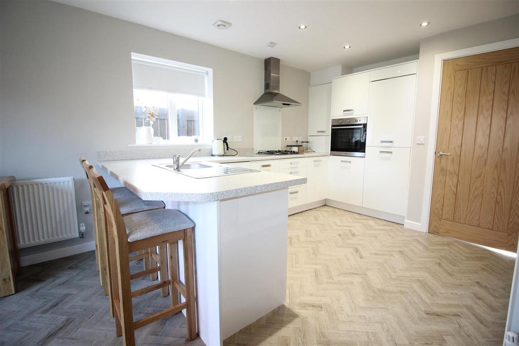 The Glade, Newton Aycliffe 3 bed detached house £199,995